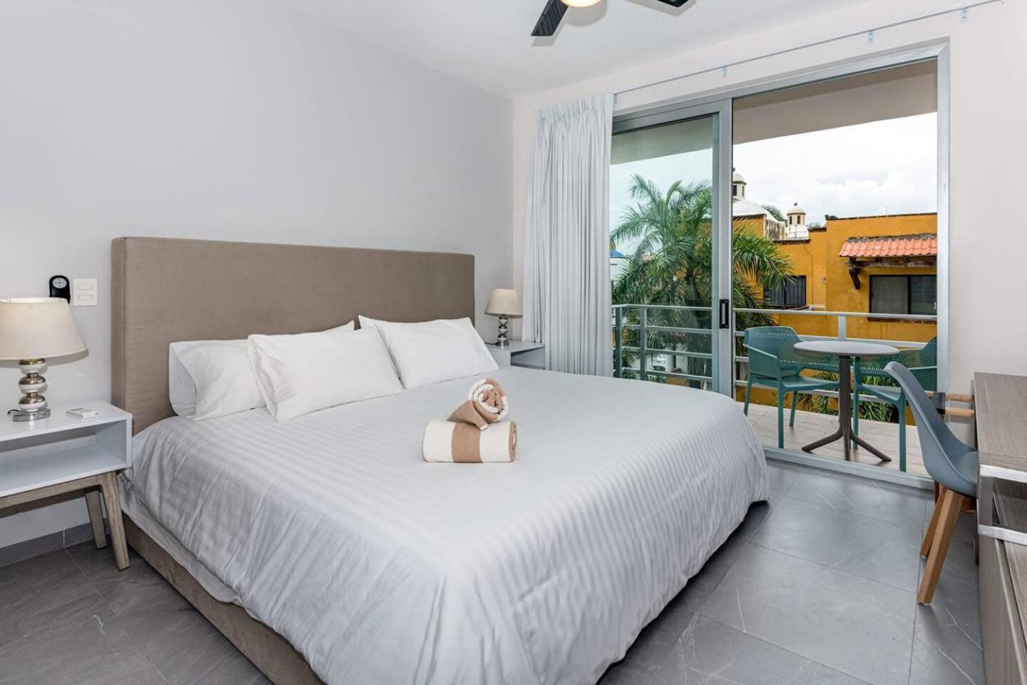 Luxury Condo, 150mb, 2 Bedroom, Cine, Gym, Pool * Playa del Carmen