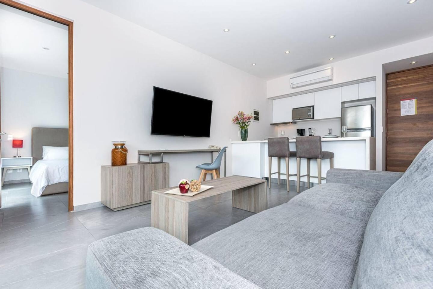 Luxury Condo, 150mb, 2 Bedroom, Cine, Gym, Pool Apartamento Playa del Carmen